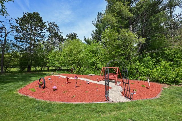 W339S4798 Meadow LANE, Dousman, WI 53118