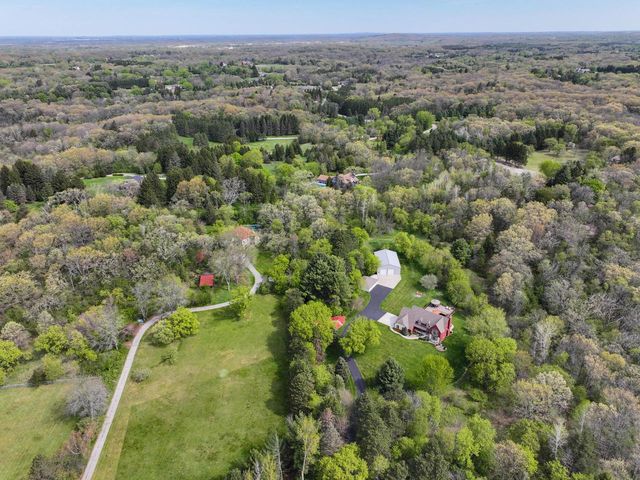 W339S4798 Meadow LANE, Dousman, WI 53118