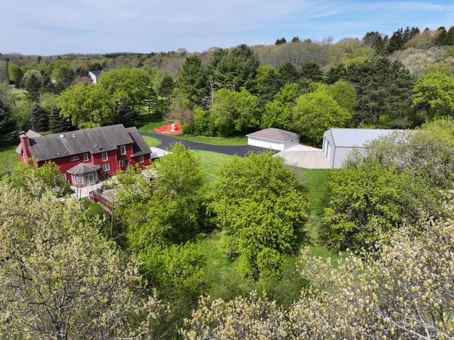 W339S4798 Meadow LANE, Dousman, WI 53118