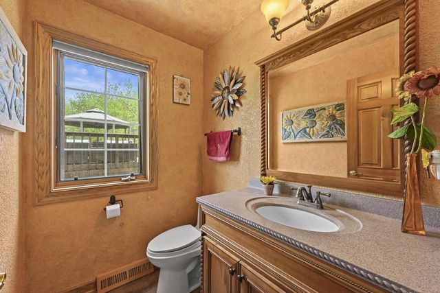 W339S4798 Meadow LANE, Dousman, WI 53118