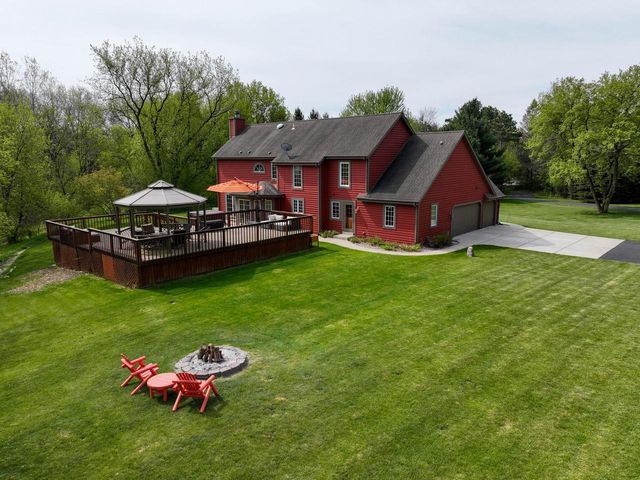 W339S4798 Meadow LANE, Dousman, WI 53118