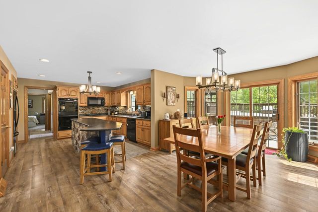 W339S4798 Meadow LANE, Dousman, WI 53118