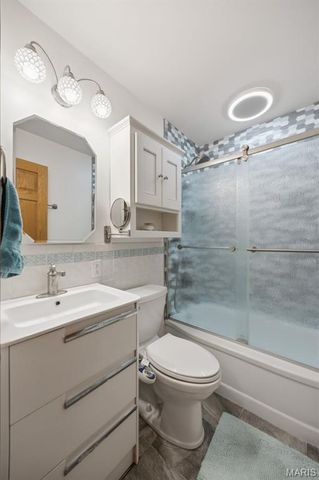 3218 Saint Joachim Lane, St Ann, MO 63074