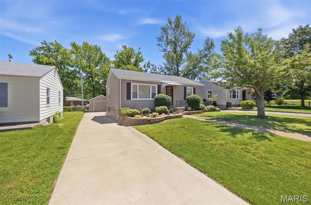 3218 Saint Joachim Lane, St Ann, MO 63074