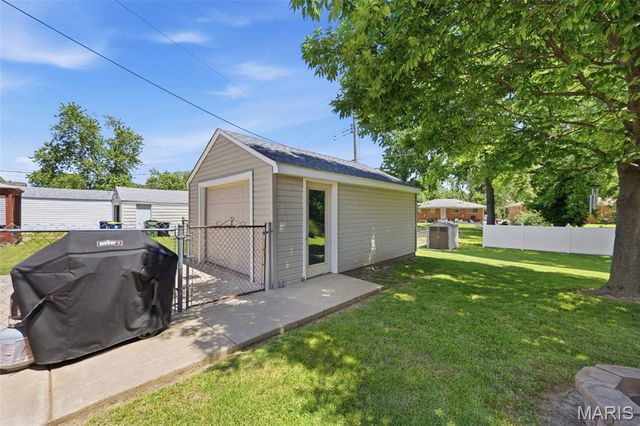 3218 Saint Joachim Lane, St Ann, MO 63074