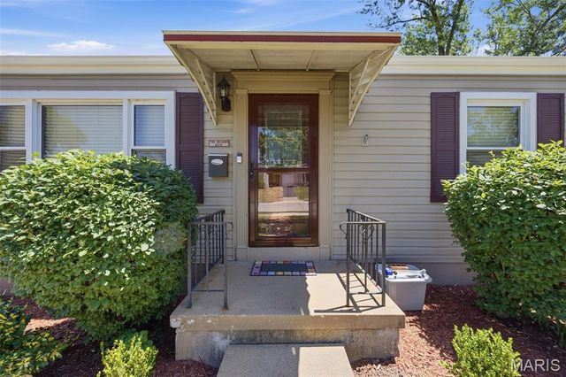 3218 Saint Joachim Lane, St Ann, MO 63074