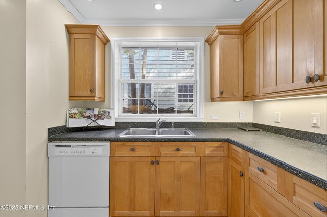 1425 PINETREE Road, Jacksonville, FL 32207