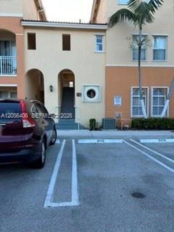 10012 NW 7th St 216, Miami, FL 33172