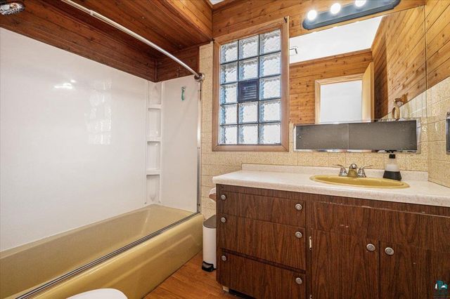 403 N 12th St, Superior, WI 54880