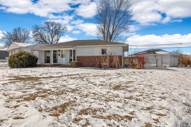 4432 Regal Avenue NE, Cedar Rapids, IA 52402