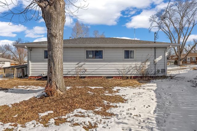 4432 Regal Avenue NE, Cedar Rapids, IA 52402