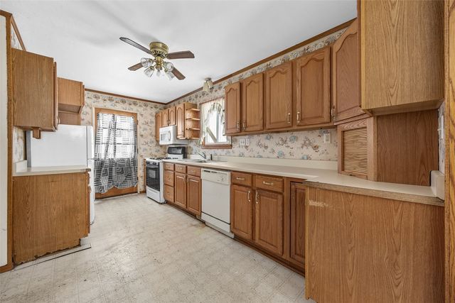 4432 Regal Avenue NE, Cedar Rapids, IA 52402