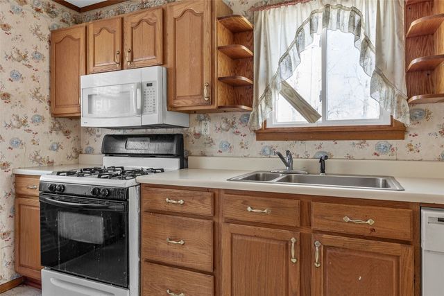 4432 Regal Avenue NE, Cedar Rapids, IA 52402