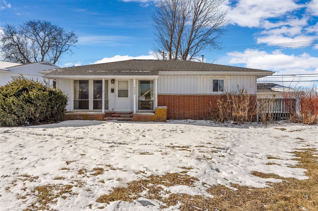 4432 Regal Avenue NE, Cedar Rapids, IA 52402