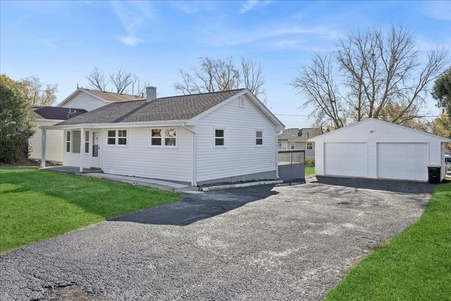 821 Oakwood Drive, Round Lake Beach, IL 60073