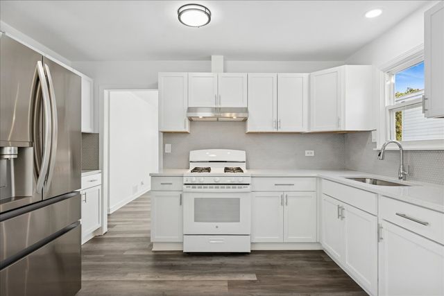 821 Oakwood Drive, Round Lake Beach, IL 60073