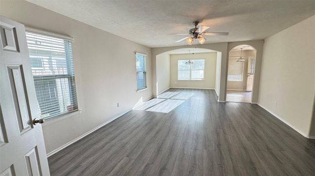 914 Crestmont Trail Drive, Missouri City, TX 77489