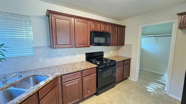 914 Crestmont Trail Drive, Missouri City, TX 77489