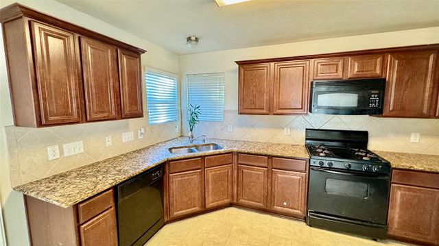 914 Crestmont Trail Drive, Missouri City, TX 77489