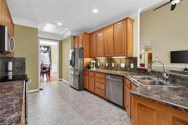 207 Richter LN, Yorktown, VA 23693