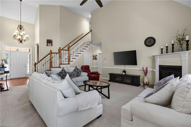 207 Richter LN, Yorktown, VA 23693