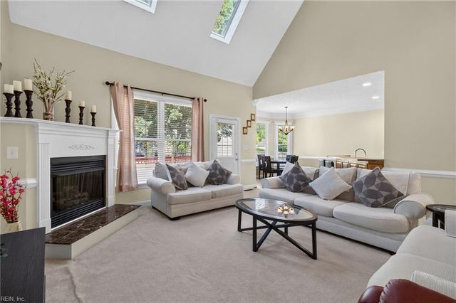 207 Richter LN, Yorktown, VA 23693