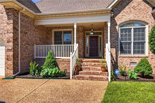 207 Richter LN, Yorktown, VA 23693