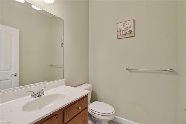 207 Richter LN, Yorktown, VA 23693