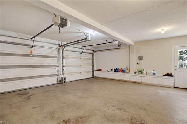 207 Richter LN, Yorktown, VA 23693