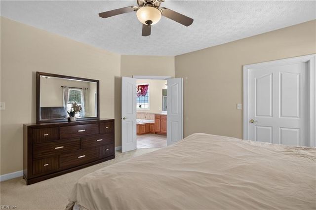 207 Richter LN, Yorktown, VA 23693