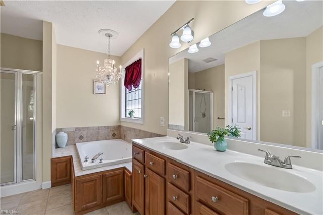 207 Richter LN, Yorktown, VA 23693