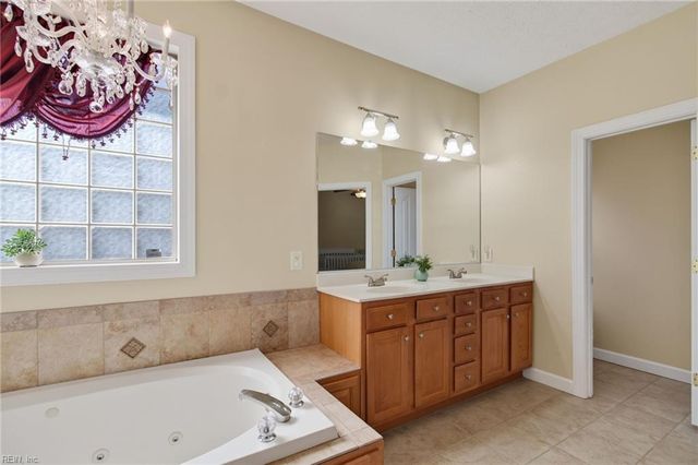 207 Richter LN, Yorktown, VA 23693