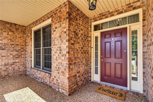 207 Richter LN, Yorktown, VA 23693