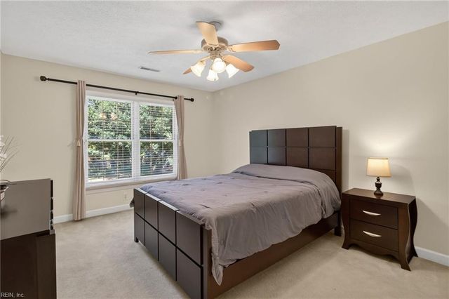 207 Richter LN, Yorktown, VA 23693