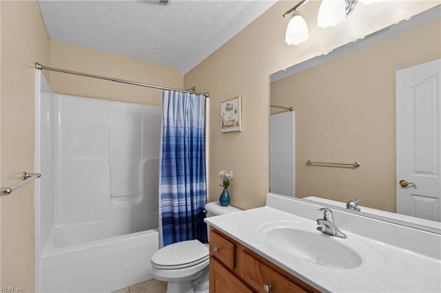 207 Richter LN, Yorktown, VA 23693