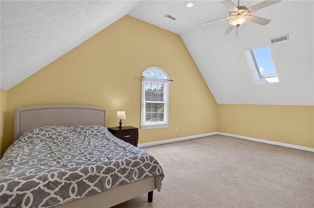207 Richter LN, Yorktown, VA 23693