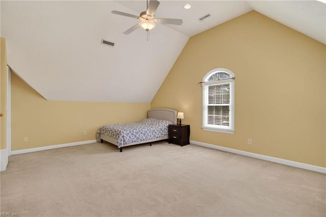 207 Richter LN, Yorktown, VA 23693