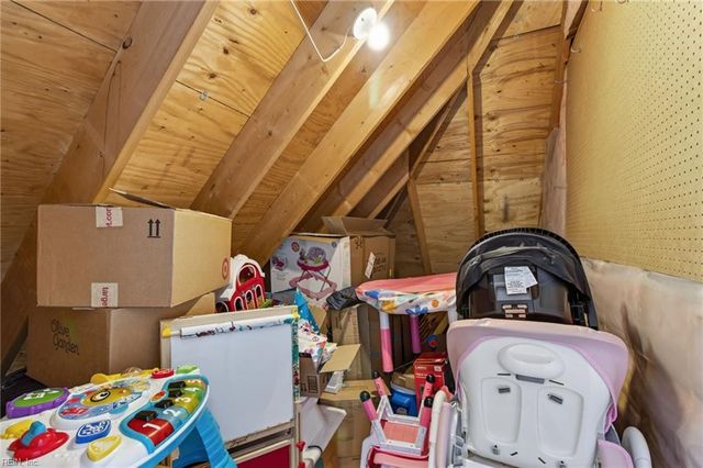 207 Richter LN, Yorktown, VA 23693