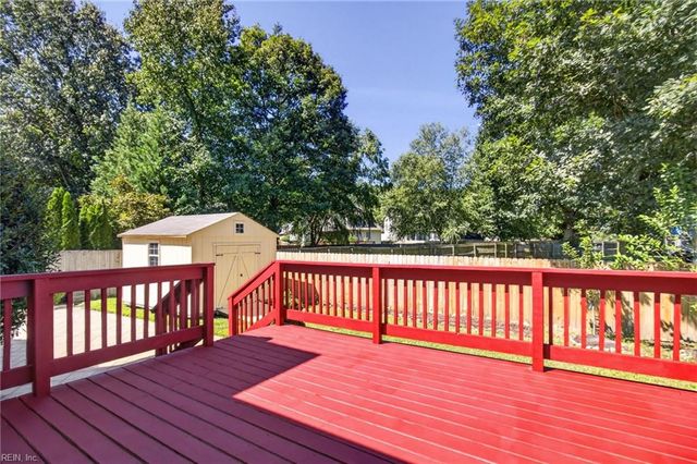 207 Richter LN, Yorktown, VA 23693