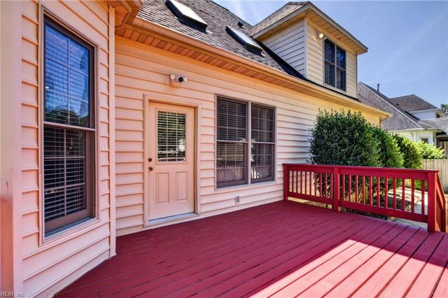 207 Richter LN, Yorktown, VA 23693