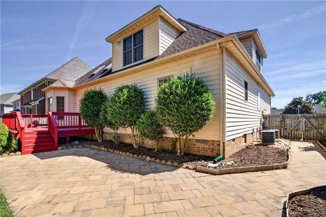 207 Richter LN, Yorktown, VA 23693
