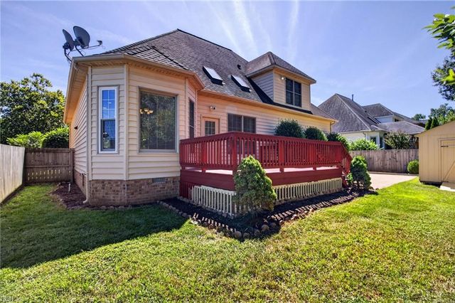 207 Richter LN, Yorktown, VA 23693