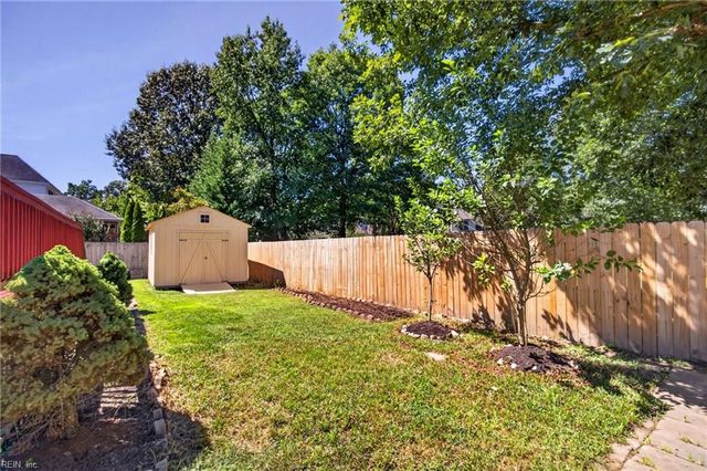 207 Richter LN, Yorktown, VA 23693