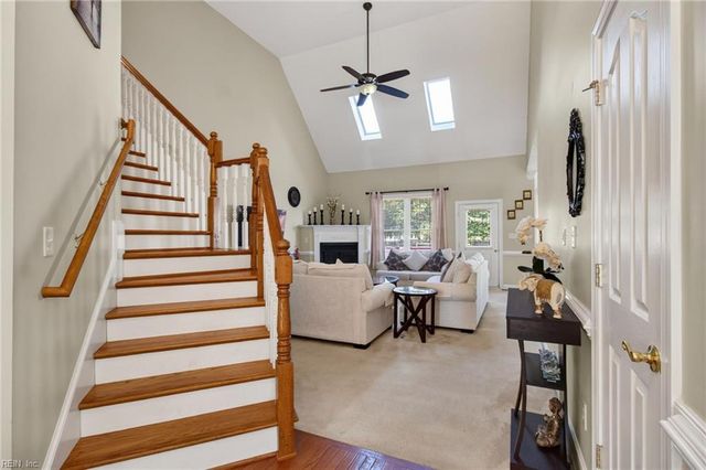 207 Richter LN, Yorktown, VA 23693