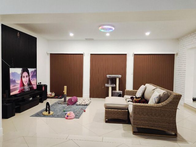 5707 White Hickory Circle, Tamarac, FL 33319