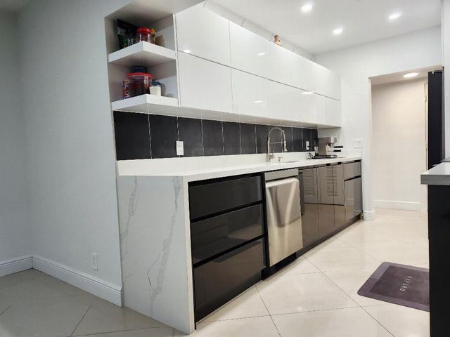 5707 White Hickory Circle, Tamarac, FL 33319