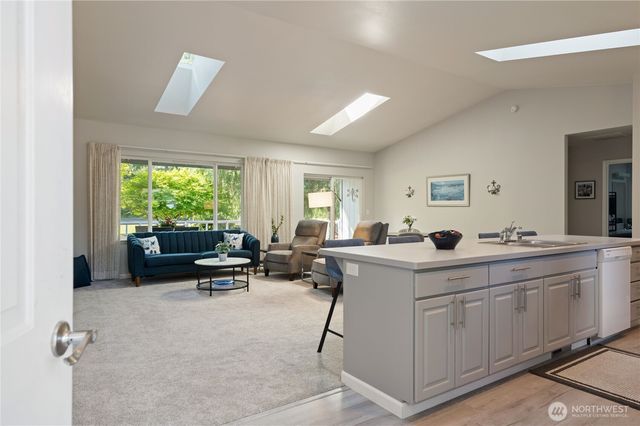 41 E Rainier Drive, Allyn, WA 98524