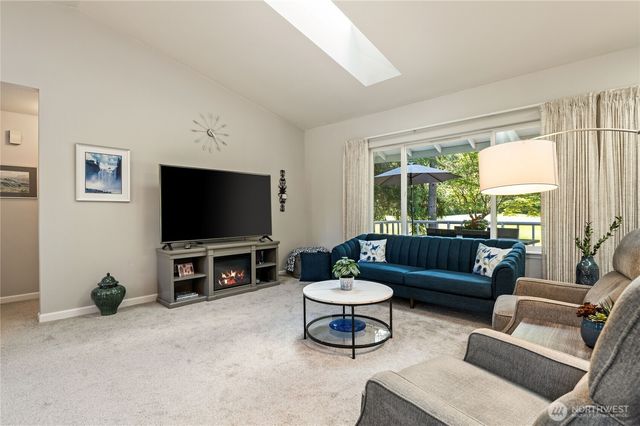 41 E Rainier Drive, Allyn, WA 98524