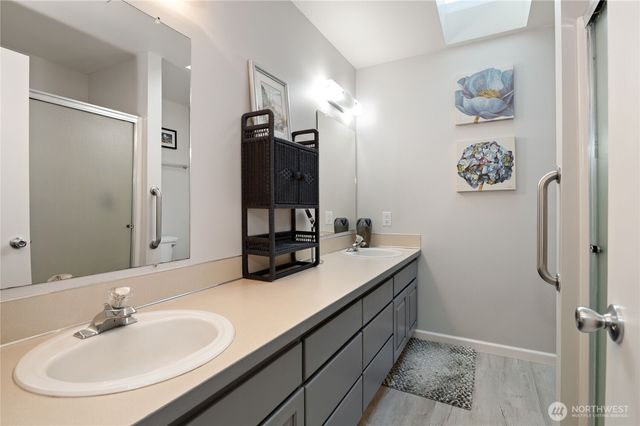 41 E Rainier Drive, Allyn, WA 98524