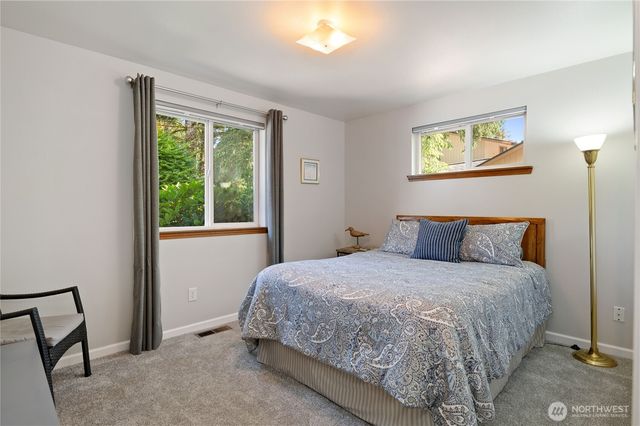 41 E Rainier Drive, Allyn, WA 98524